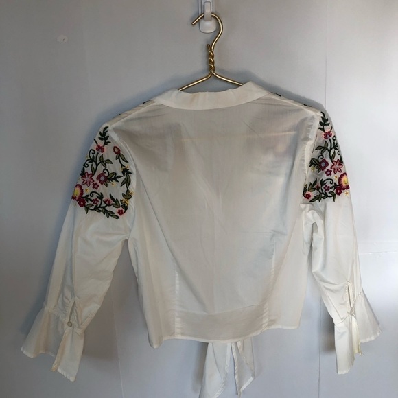 White front tie cropped shirt with multi colored floral embroidery flared sleeve - Picture 5 of 7